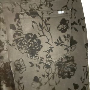 New with tags!! DG2 by Diane Gilman. Size 14 petite black jeans